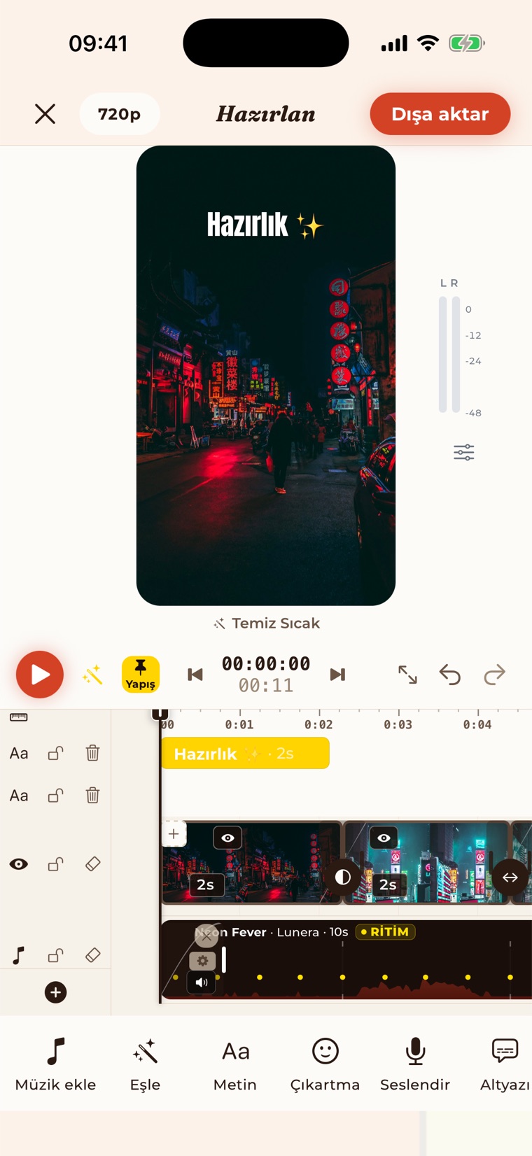 Snapmuse Studio editörü: zaman çizelgesinde klipler, müzik dalga formu, metin şeridi ve dışa aktarma düğmesi